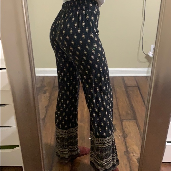 Pretty flowy and fitting pants - Picture 2 of 3